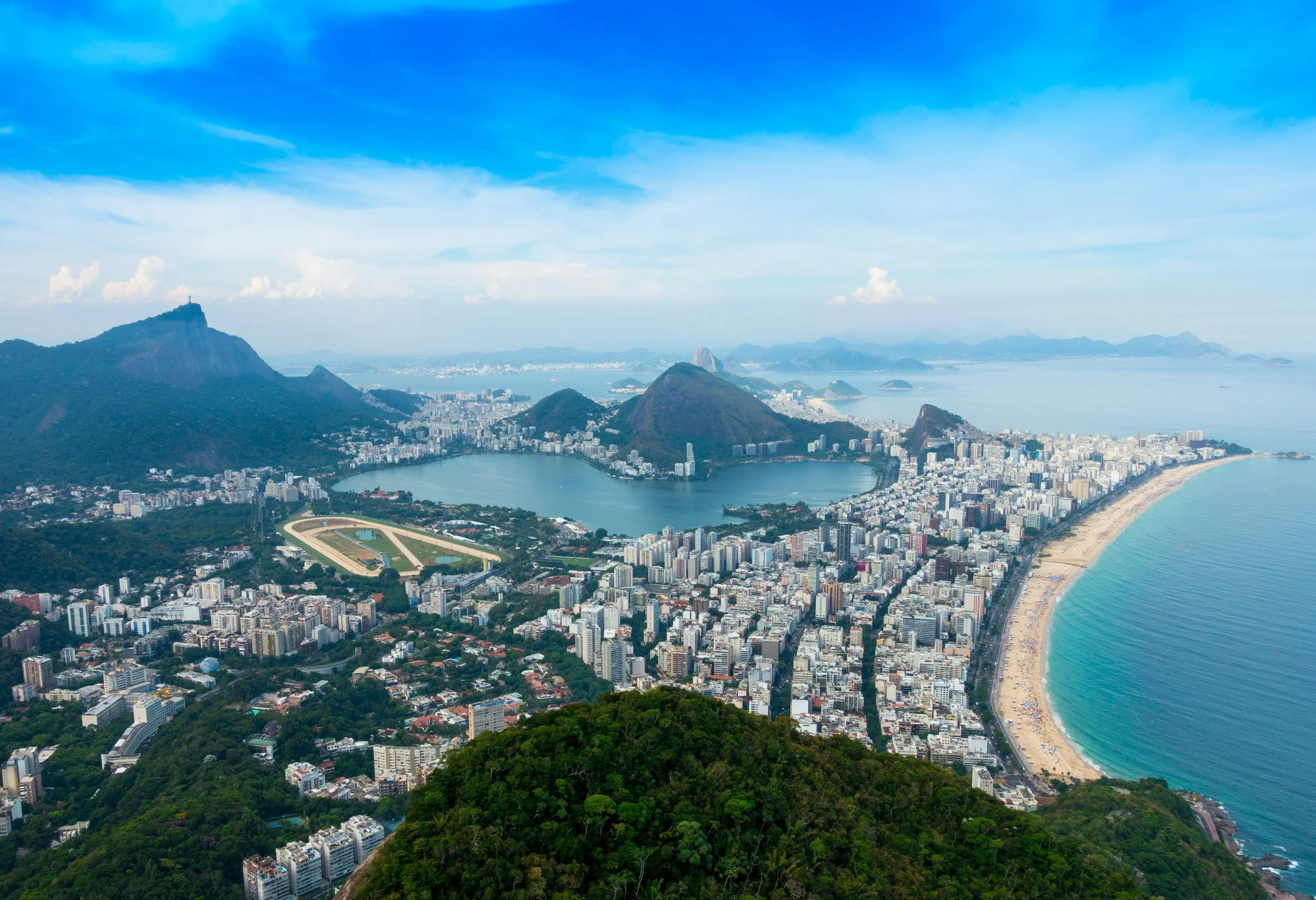 Cultura e Música em Dia Chuvoso no Rio de Janeiro
